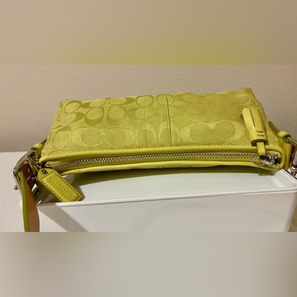 💛COACH🤍6371 Signature Vintage East West Hampton Demi Bag
Baguette Shoulder Bag - Picture 4 of 11